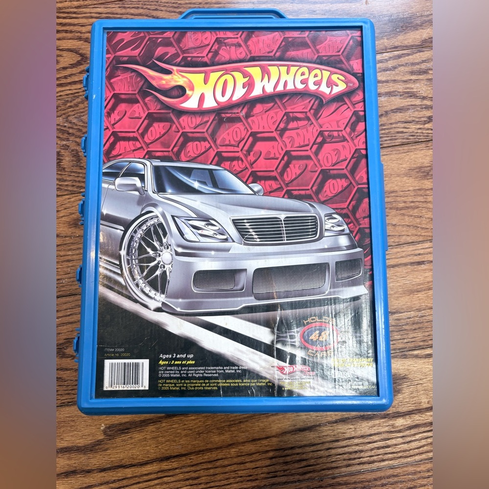 Vintage Hot Wheels Car Case with Silver Car Design